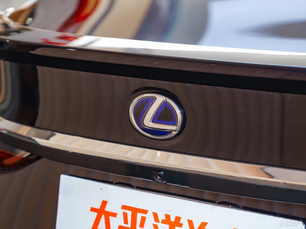 寶石藍(lán)雷克薩斯ES車尾外觀圖片