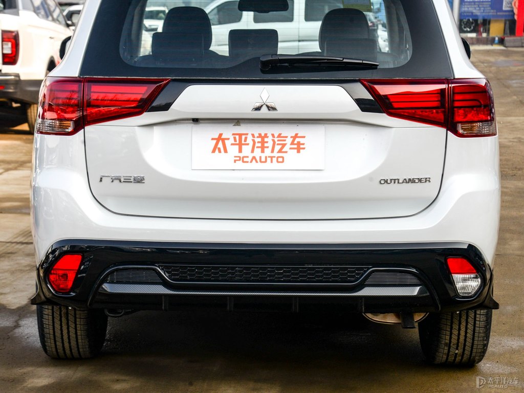珍珠白歐藍(lán)德車尾外觀圖片