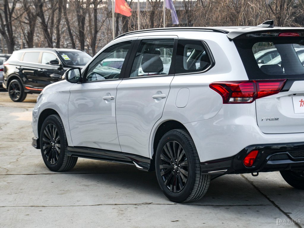 珍珠白歐藍(lán)德車身外觀圖片