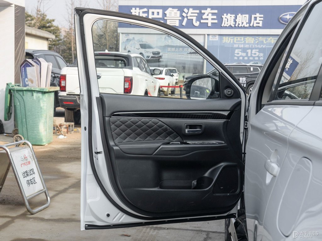 珍珠白歐藍(lán)德車廂內(nèi)飾圖片