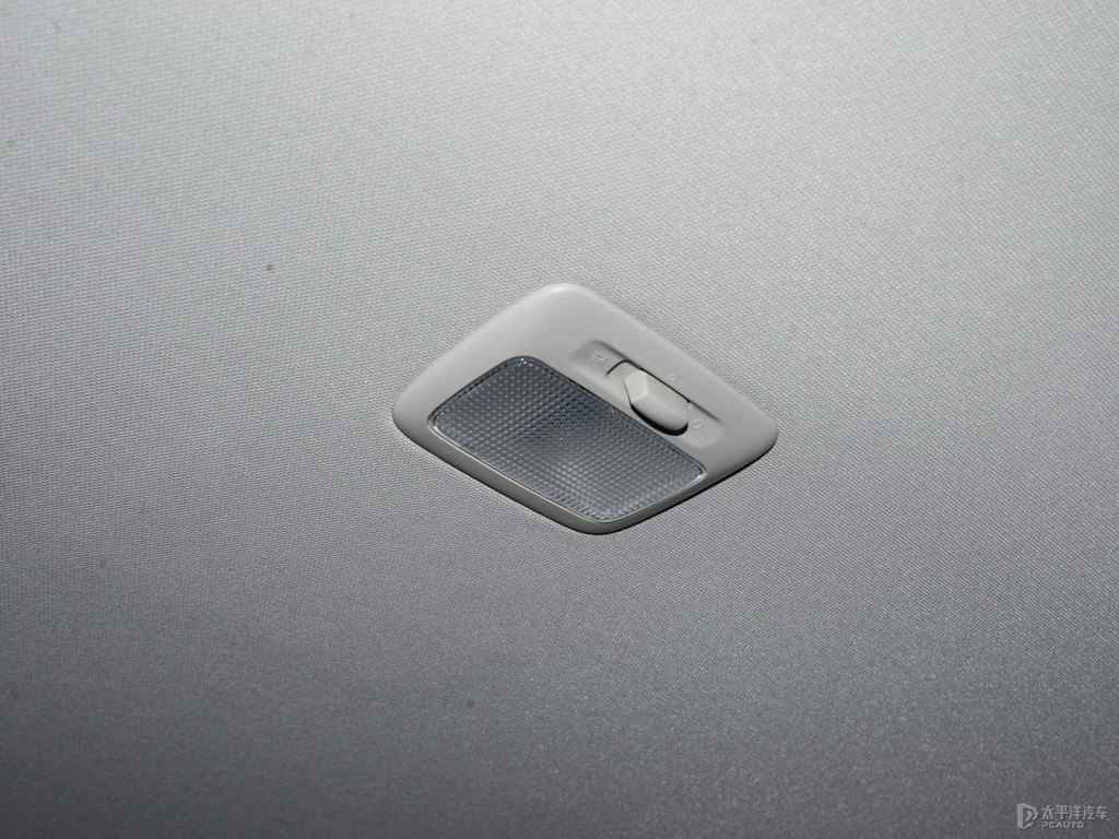 珍珠白歐藍(lán)德車廂內(nèi)飾圖片