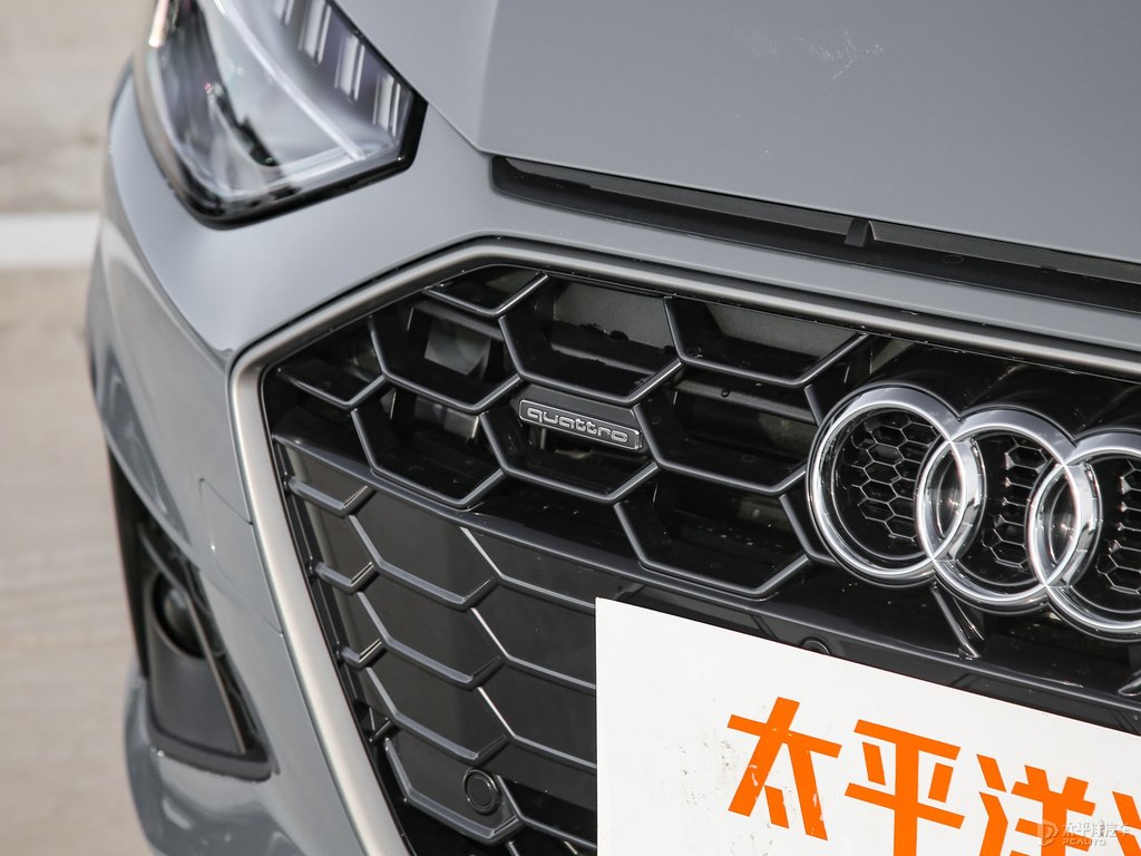 凱莫拉灰奧迪A4L車頭外觀圖片