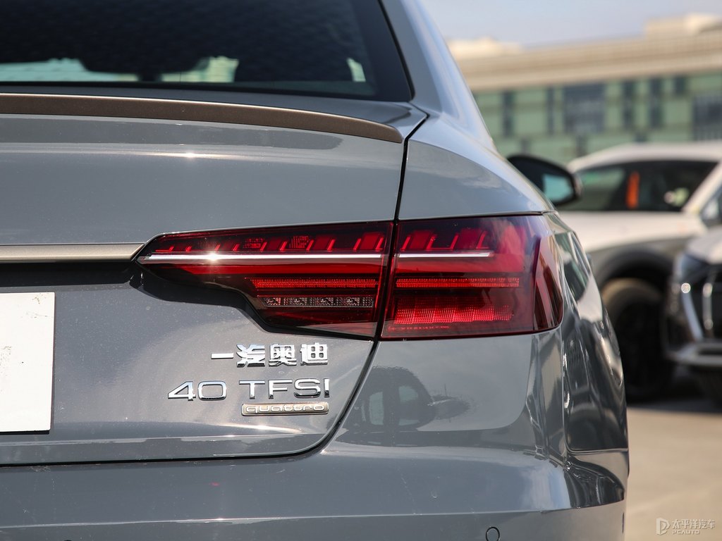 凱莫拉灰奧迪A4L車尾外觀圖片