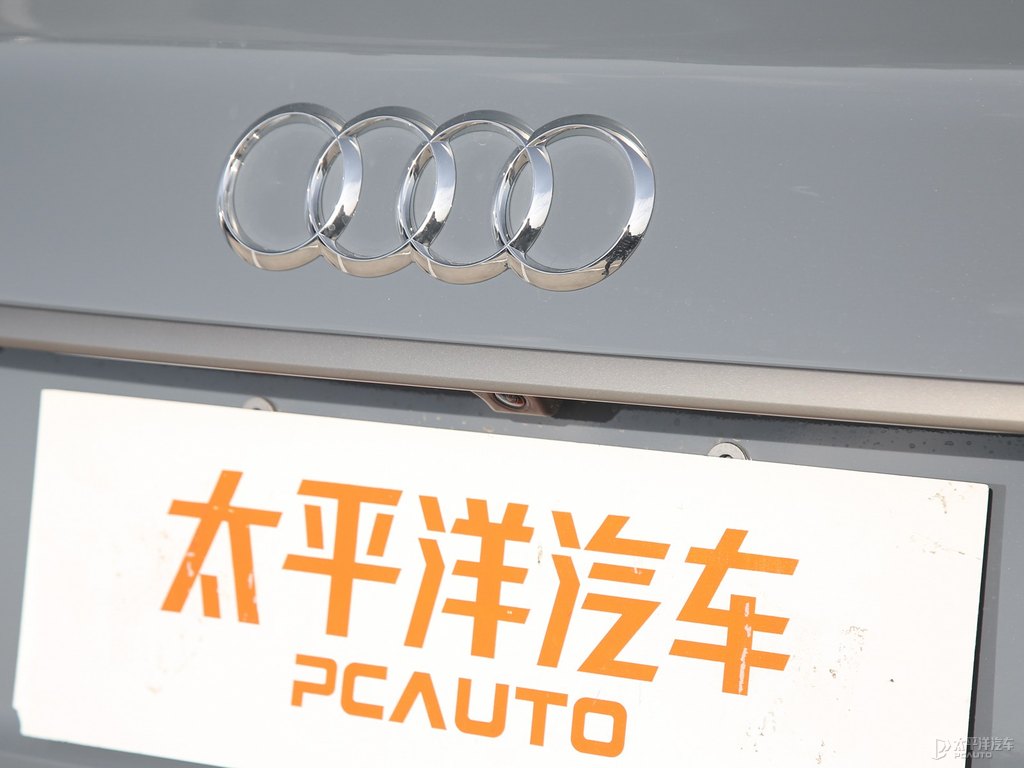 凱莫拉灰奧迪A4L車尾外觀圖片