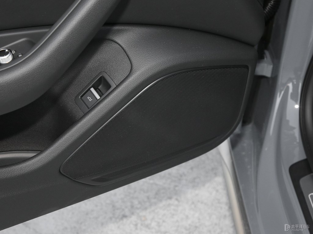 凱莫拉灰奧迪A4L車廂內(nèi)飾圖片