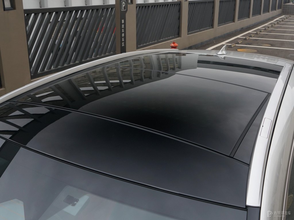 超音速鈦銀雷克薩斯NX車身外觀圖片