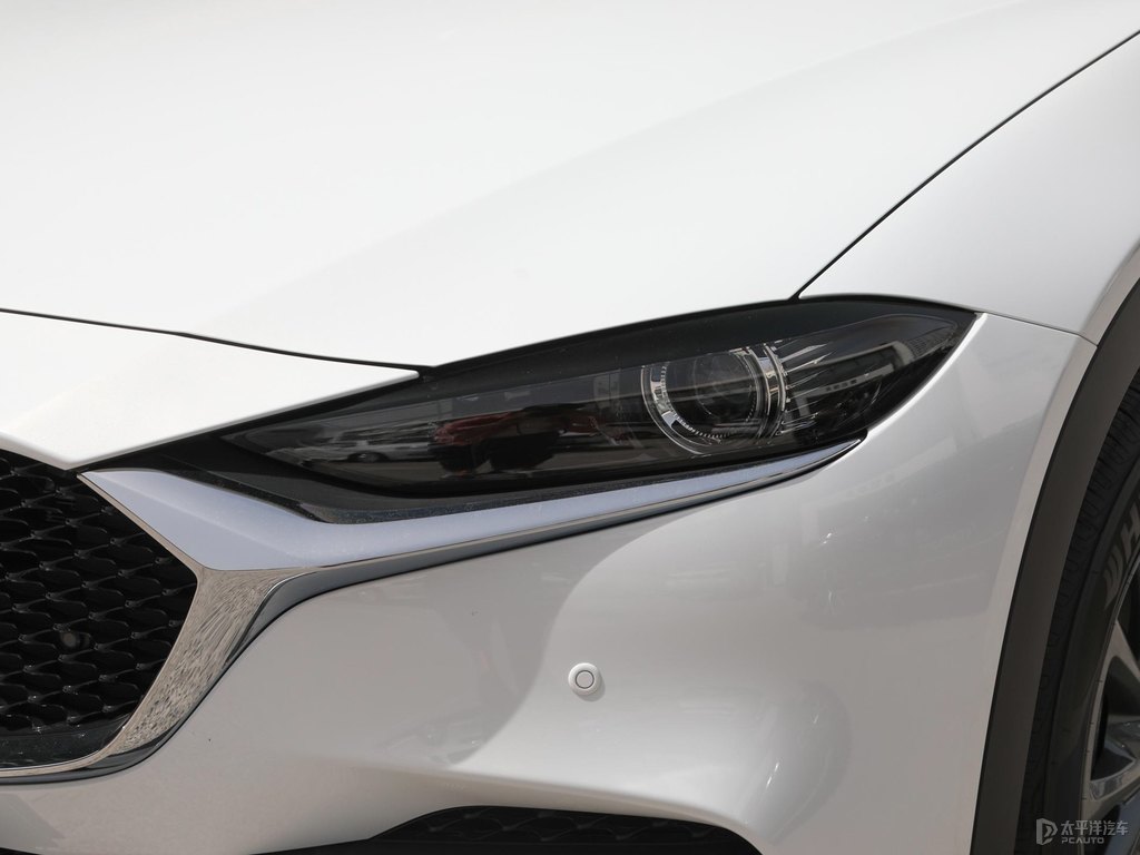 珠光白馬自達(dá)CX-4車頭外觀圖片