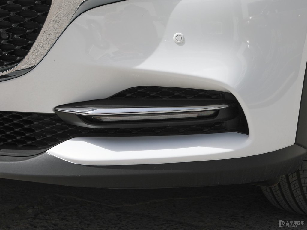 珠光白馬自達(dá)CX-4車頭外觀圖片