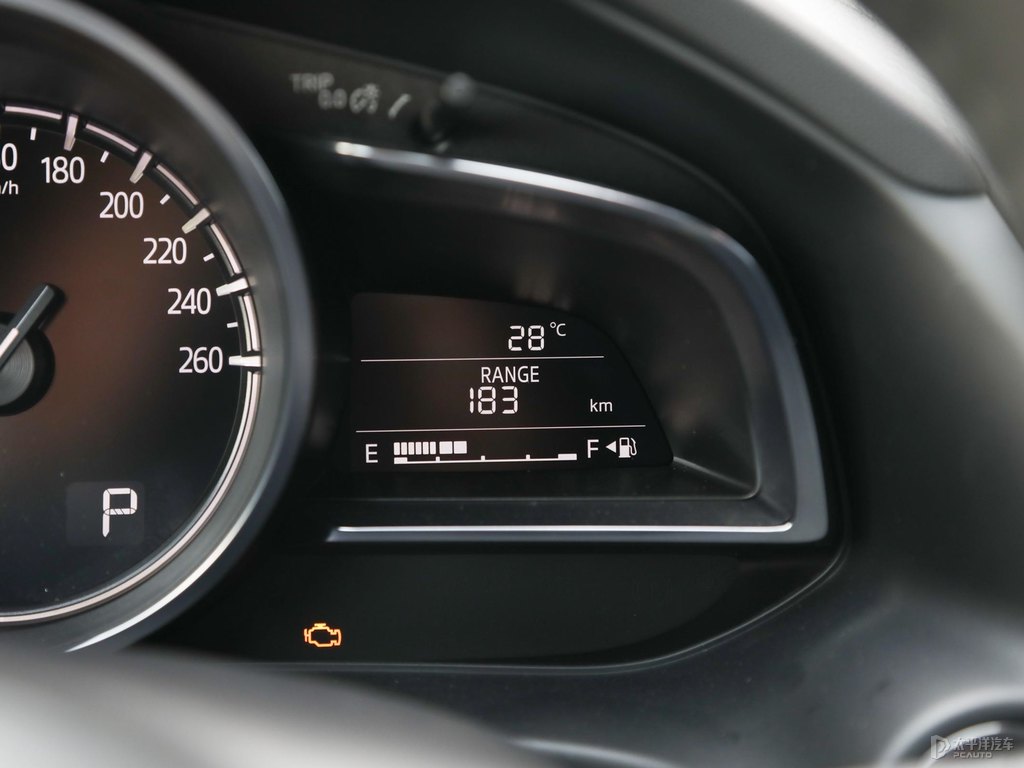 珠光白馬自達CX-4中控內飾圖片