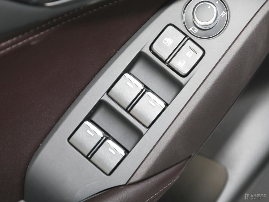 珠光白馬自達(dá)CX-4車廂內(nèi)飾圖片
