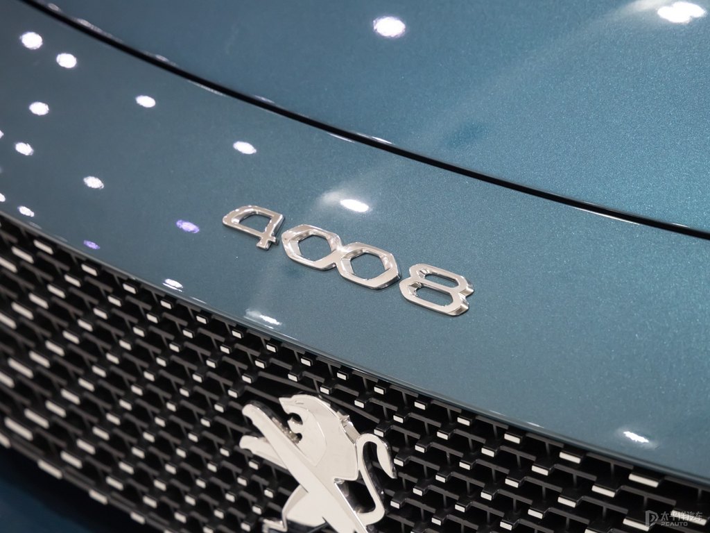 冰山藍(lán)標(biāo)致4008車頭外觀圖片