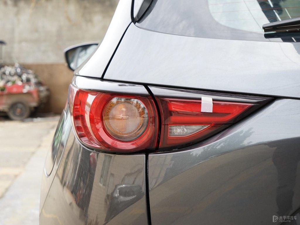 鉑鋼灰馬自達(dá)CX-5車(chē)尾外觀圖片