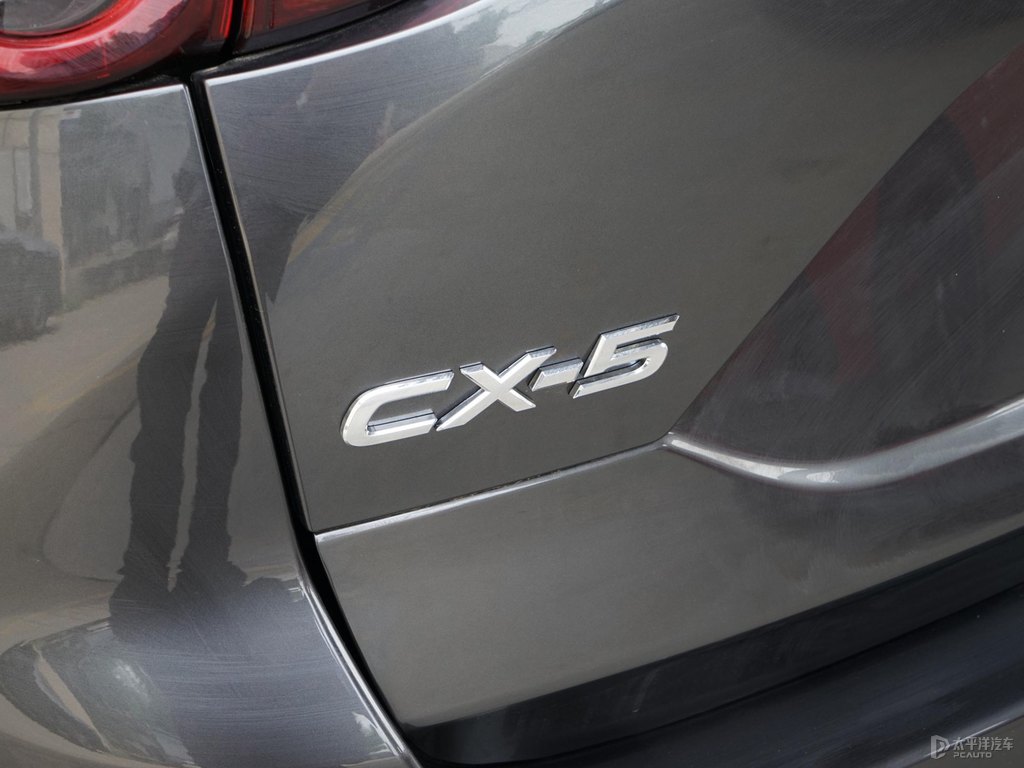 鉑鋼灰馬自達(dá)CX-5車(chē)尾外觀圖片