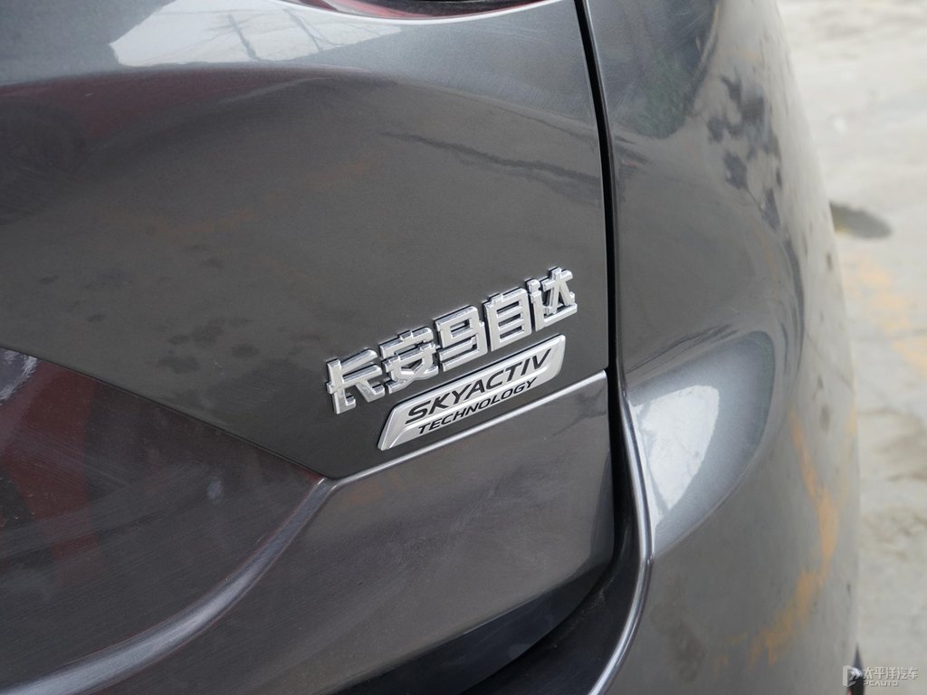 鉑鋼灰馬自達(dá)CX-5車尾外觀圖片