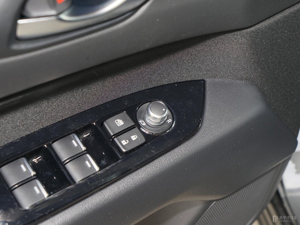 鉑鋼灰馬自達(dá)CX-5車(chē)廂內(nèi)飾圖片