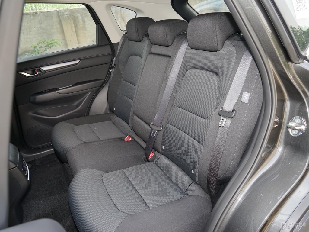 鉑鋼灰馬自達(dá)CX-5座椅內(nèi)飾圖片
