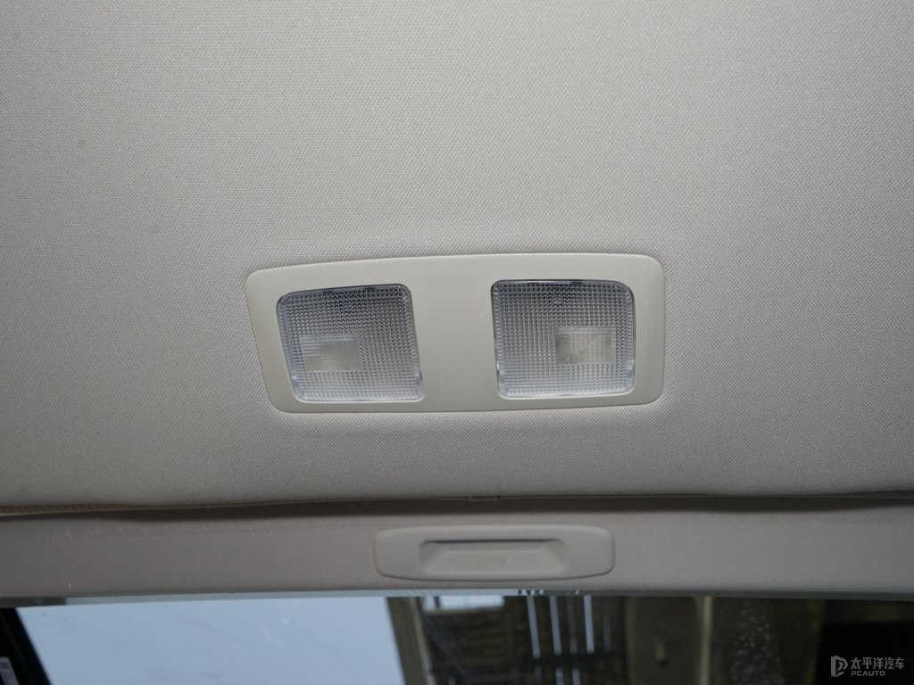 鉑鋼灰馬自達(dá)CX-5車廂內(nèi)飾圖片