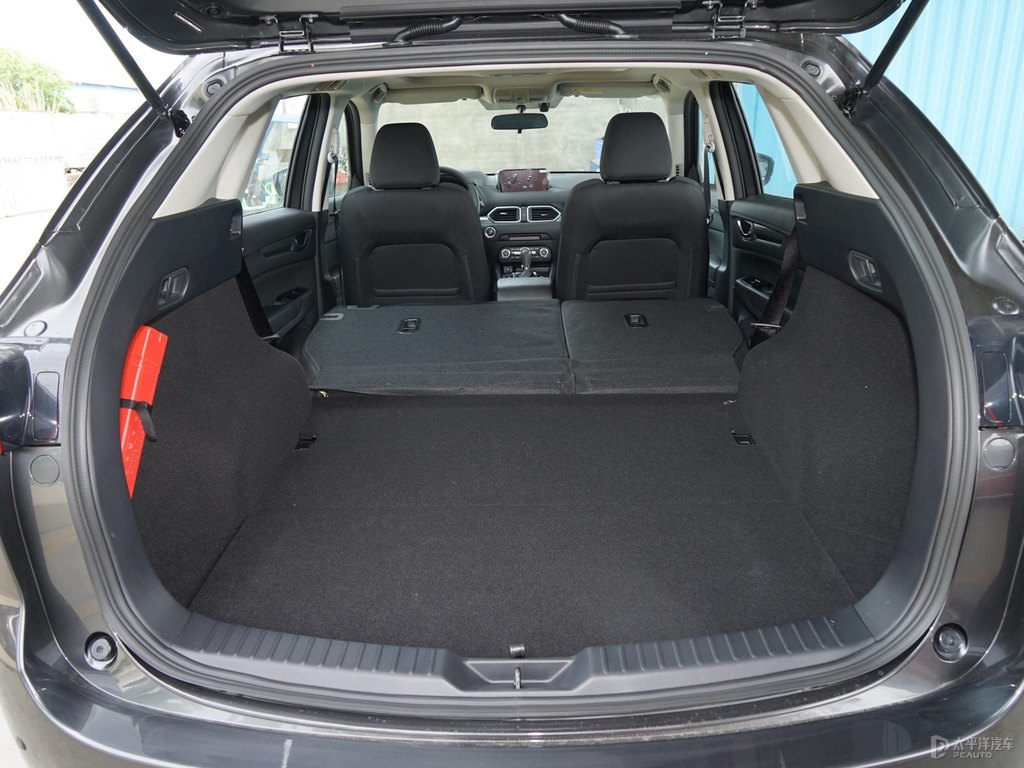 鉑鋼灰馬自達CX-5后備廂空間圖片