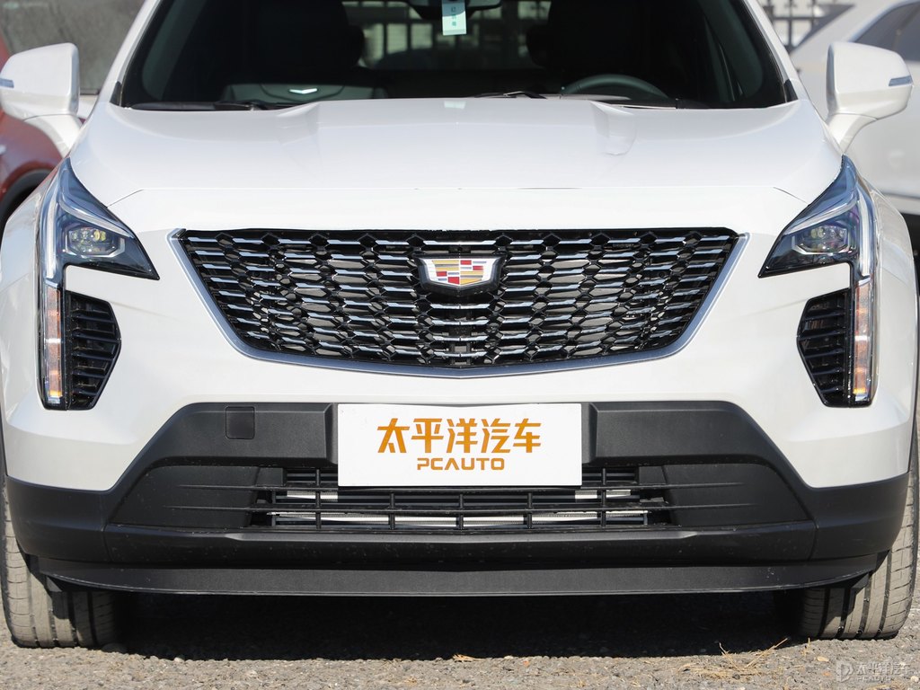 鉆白凱迪拉克XT4車頭外觀圖片
