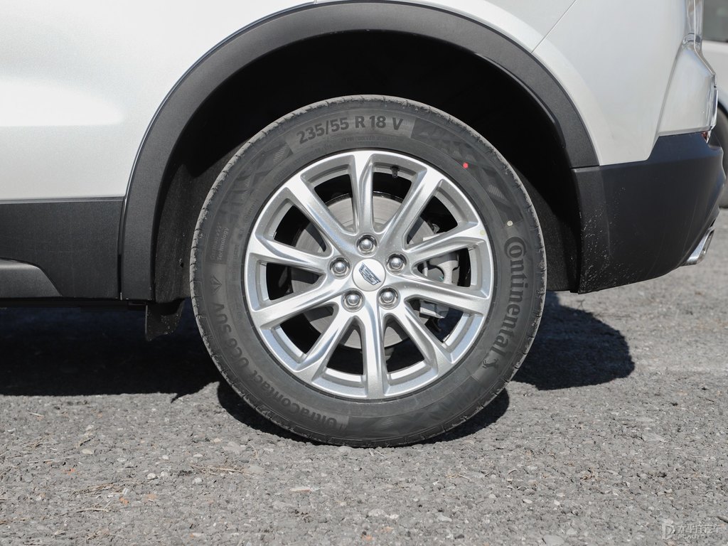 鉆白凱迪拉克XT4車身外觀圖片