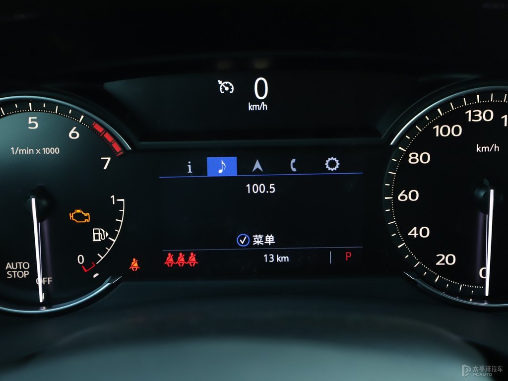 鉆白凱迪拉克XT4中控內(nèi)飾圖片