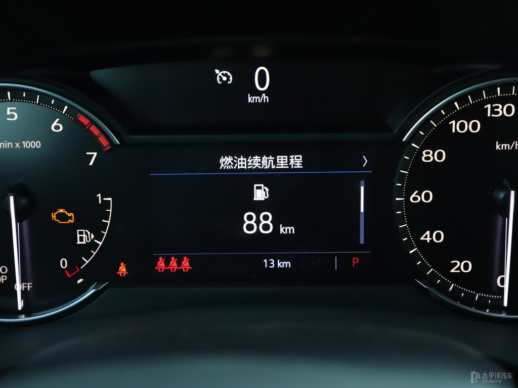 鉆白凱迪拉克XT4中控內(nèi)飾圖片