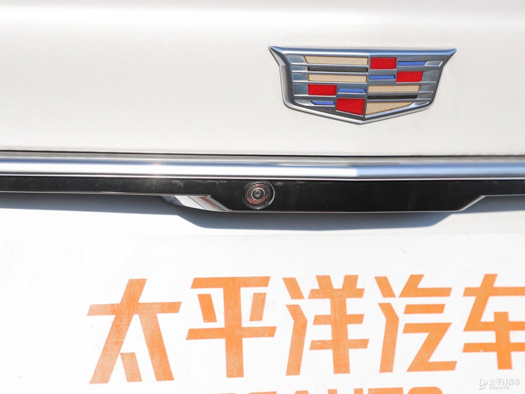 珍珠白凱迪拉克CT6車尾外觀圖片