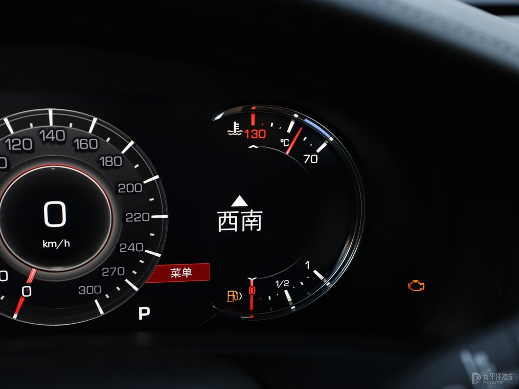 珍珠白凱迪拉克CT6中控內(nèi)飾圖片