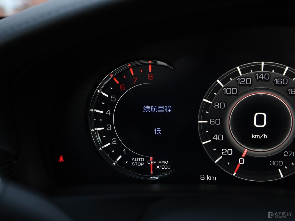 珍珠白凱迪拉克CT6中控內(nèi)飾圖片