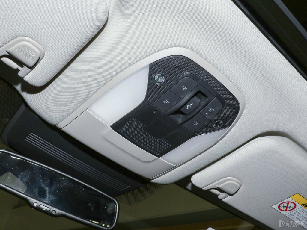 鉑金灰英菲尼迪QX50車廂內(nèi)飾圖片