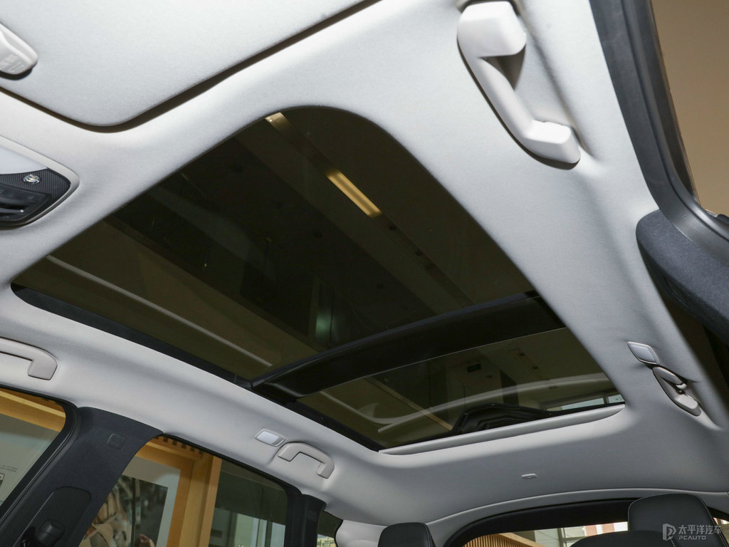 鉑金灰英菲尼迪QX50車廂內(nèi)飾圖片