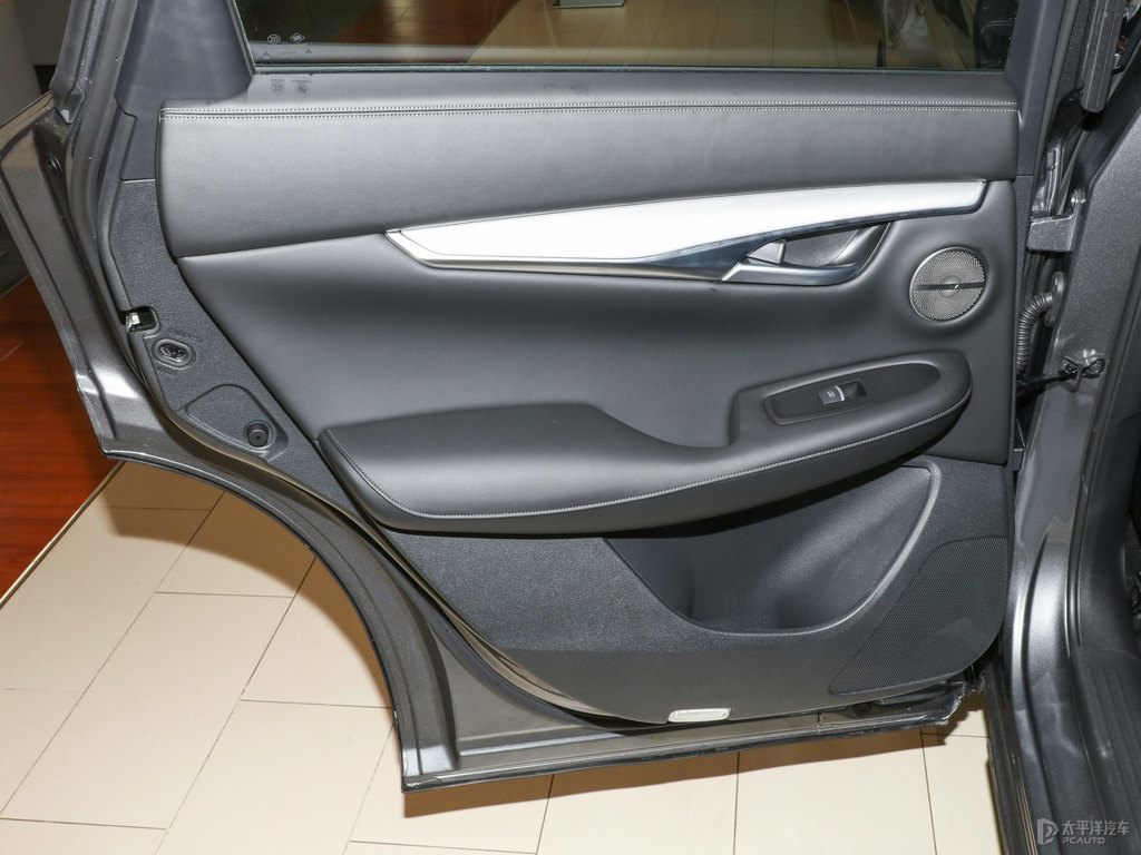 鉑金灰英菲尼迪QX50車(chē)廂內(nèi)飾圖片