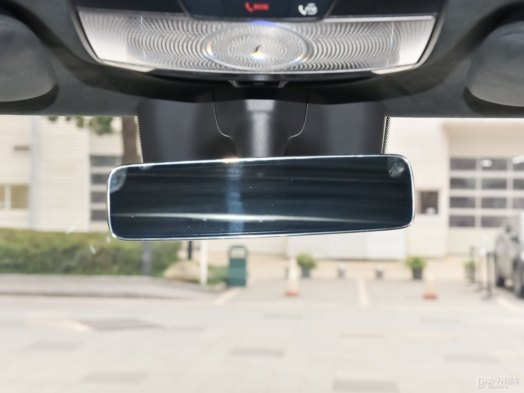 北極白奔馳G級(jí)車廂內(nèi)飾圖片