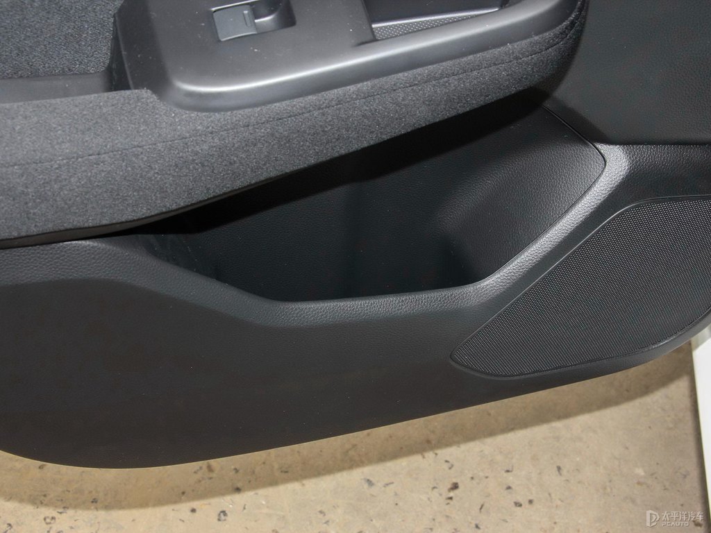晶耀白享域車廂內(nèi)飾圖片