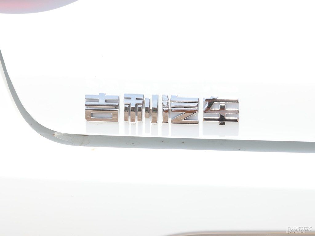 冰晶白遠景車尾外觀圖片