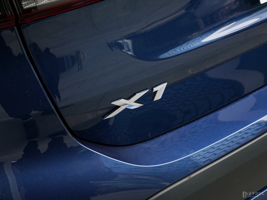地中海藍(lán)寶馬X1車尾外觀圖片