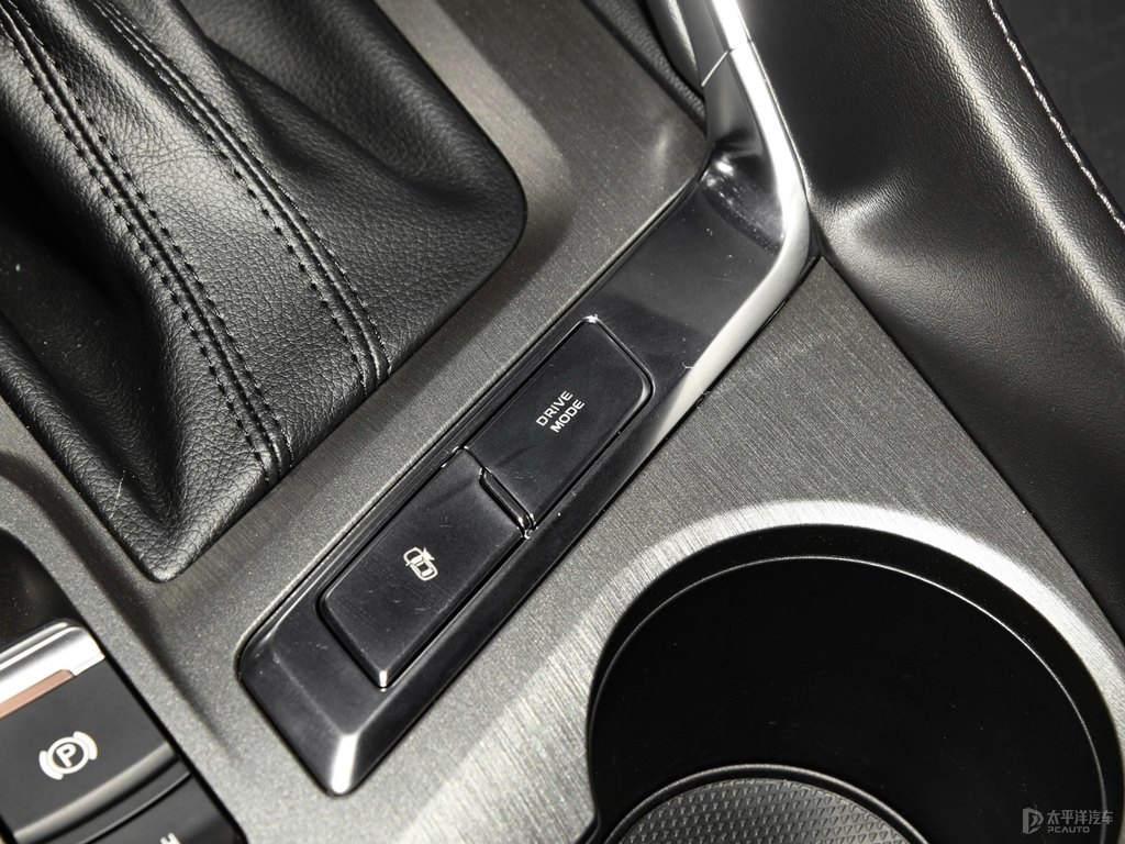 閃光冰晶白長(zhǎng)安CS35PLUS中控內(nèi)飾圖片