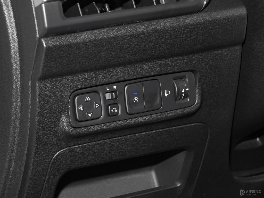 閃光冰晶白長安CS35PLUS中控內(nèi)飾圖片
