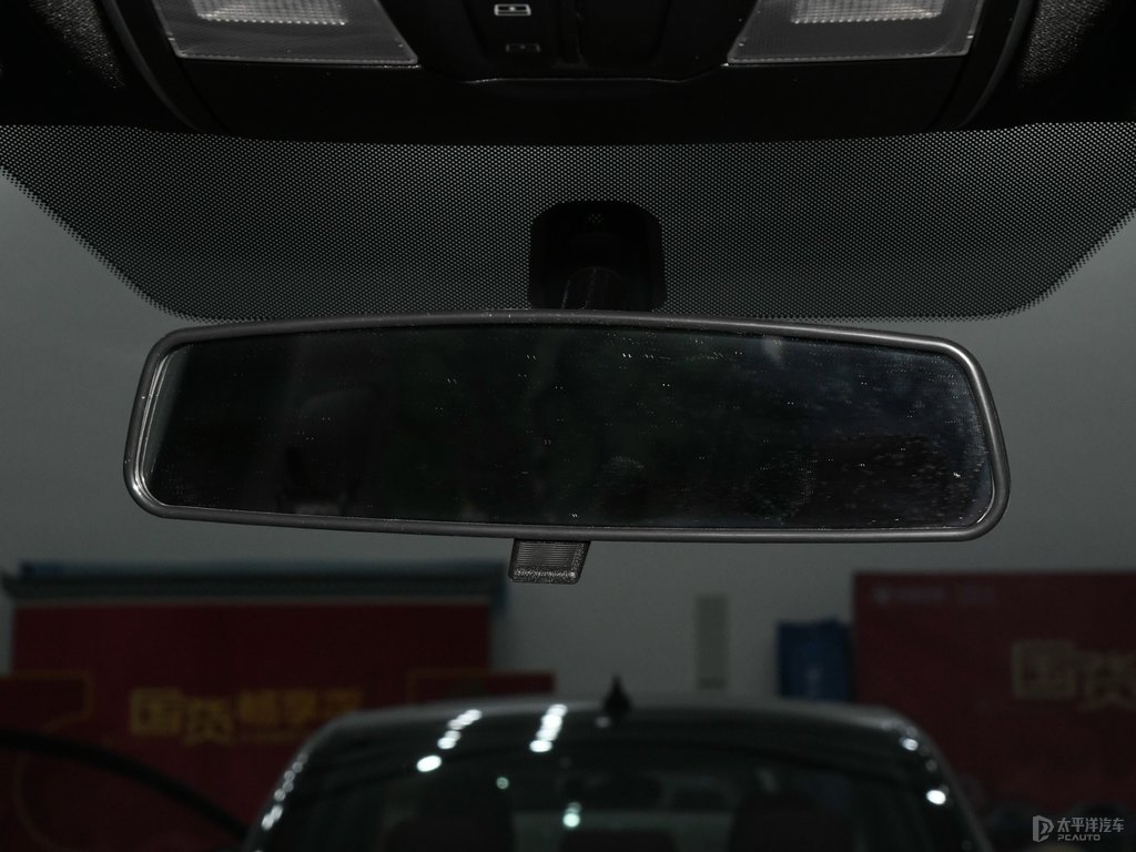 閃光冰晶白長安CS35PLUS車廂內(nèi)飾圖片