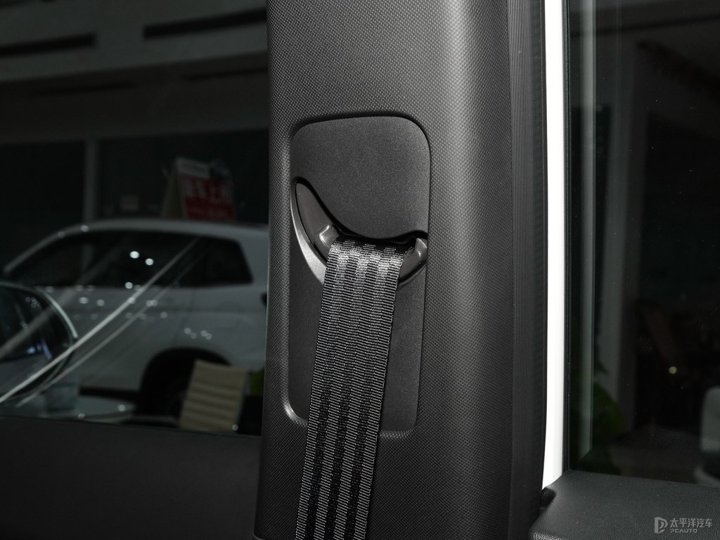 閃光冰晶白長(zhǎng)安CS35PLUS車廂內(nèi)飾圖片