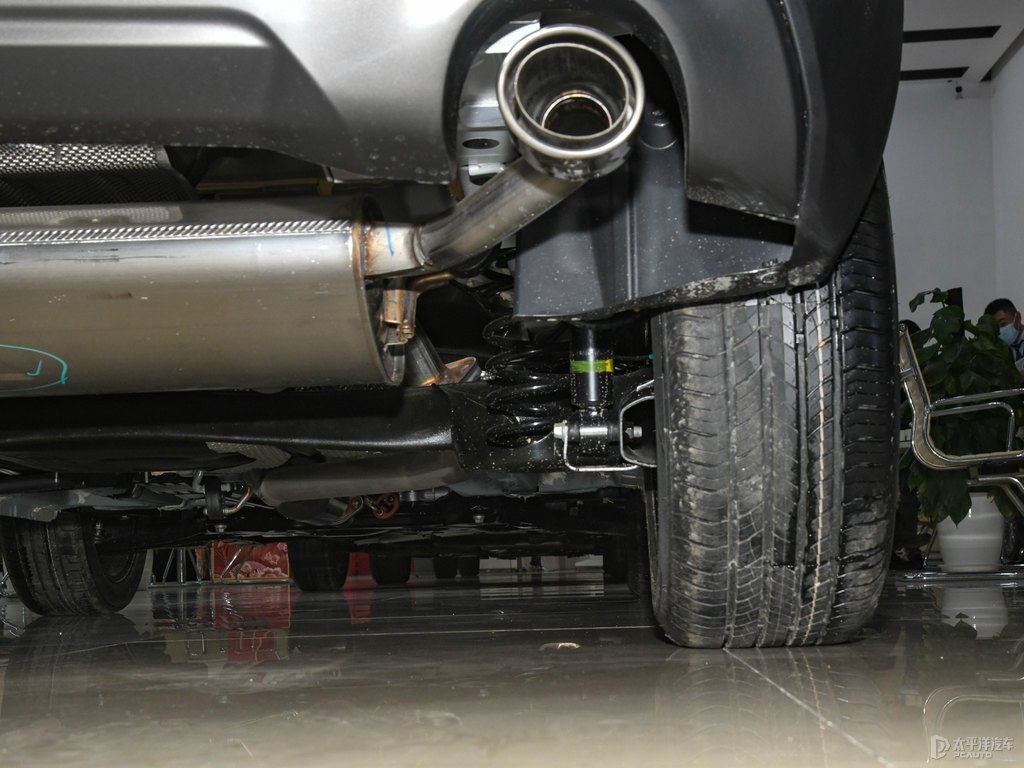 閃光冰晶白長安CS35PLUS底盤其它細節(jié)圖片