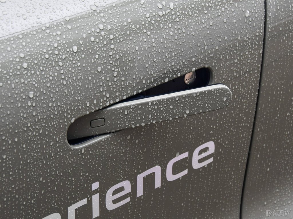 機(jī)甲綠長(zhǎng)安UNI-T車身外觀圖片