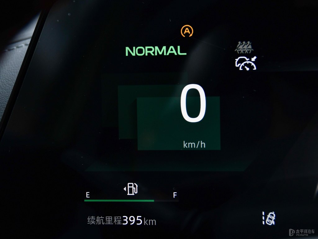 機(jī)甲綠長(zhǎng)安UNI-T中控內(nèi)飾圖片