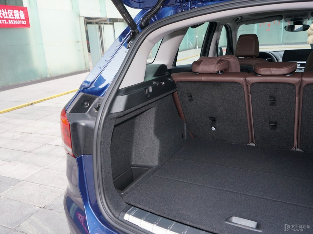地中海藍寶馬X1后備廂空間圖片