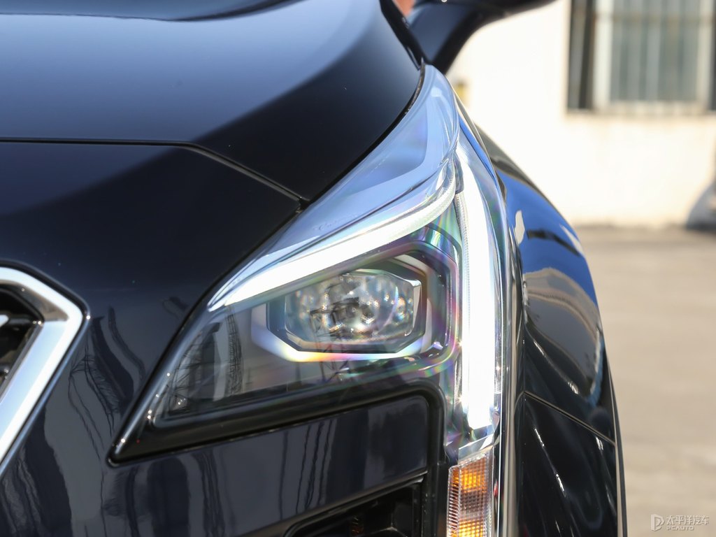 黛藍(lán)凱迪拉克XT4車頭外觀圖片