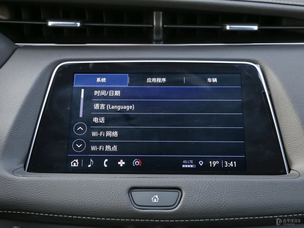 黛藍(lán)凱迪拉克XT4中控內(nèi)飾圖片