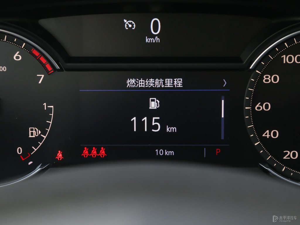 黛藍(lán)凱迪拉克XT4中控內(nèi)飾圖片