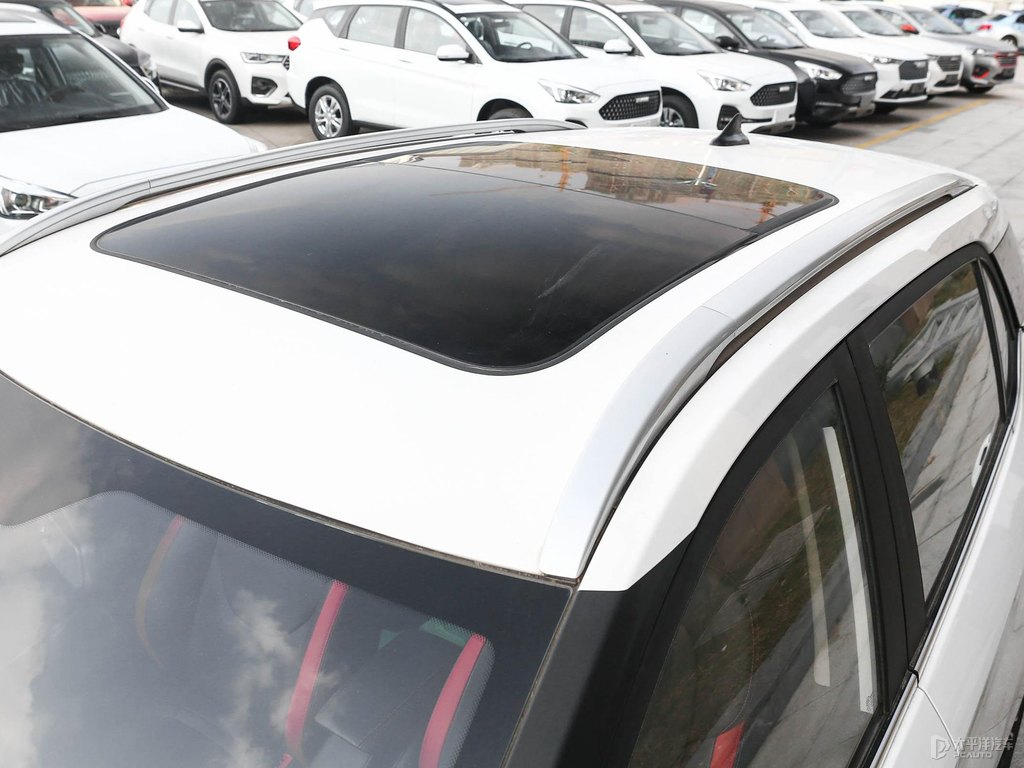 糖果白寶駿510車身外觀圖片