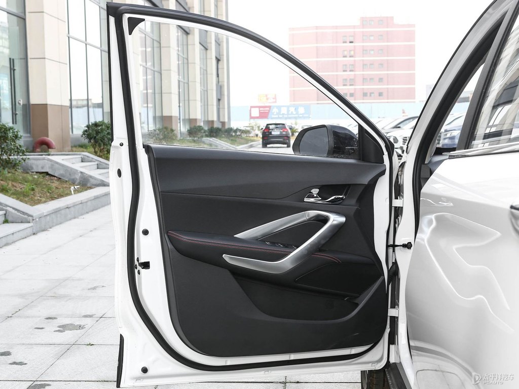 糖果白寶駿510車廂內(nèi)飾圖片