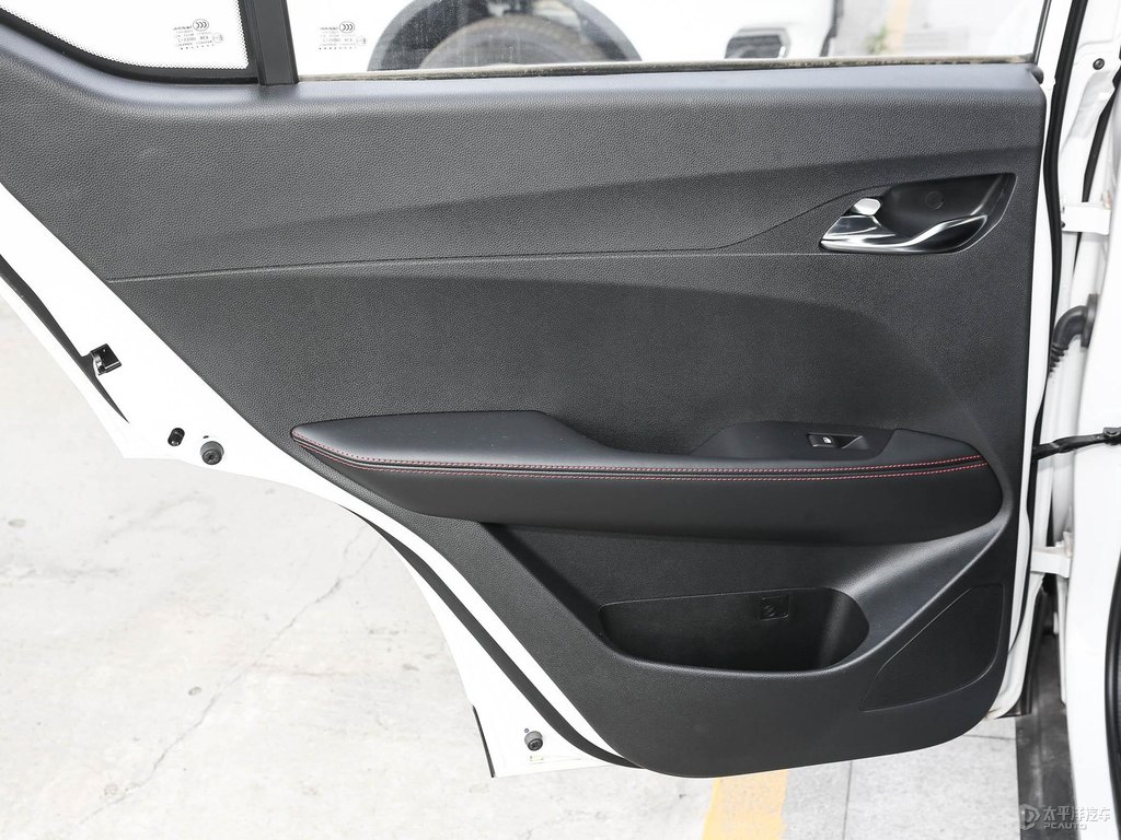 糖果白寶駿510車廂內(nèi)飾圖片